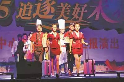 重庆礼仪之光 秀山职教中心办学成果获重庆日报专版报道