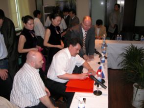 打望重庆最美医生护士礼仪队 白衣天使的优雅风采与专业担当