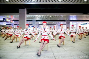 重庆高校空姐礼仪快闪秀惊艳亮相，整齐划一风姿引众人围观