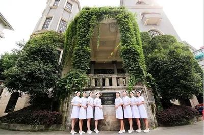 白衣天使展风采 重庆某医院礼仪之美引关注